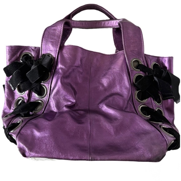 Vintage iconic Betsey Johnson leather skull tote - Picture 2 of 9